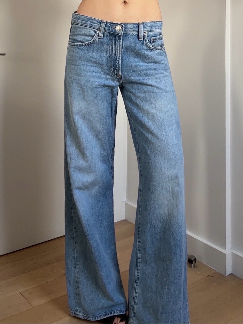 Zara Wide leg Low rise jeans SZ 2